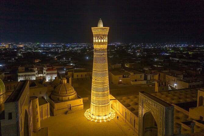 2 Day Ukhum Hiking Tour from Bukhara - Guides, drivers, and group size
