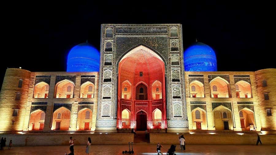 A Group Walking Tour Of Old Town - Trading domes, textiles, and Uzbek shopping