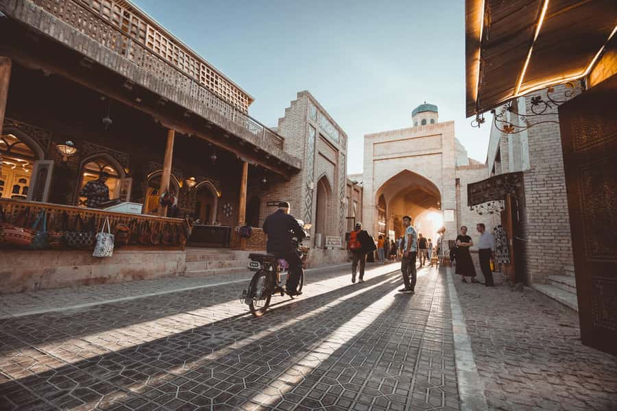 Bukhara: Full-Day Guided Tour with English-Speaking Guide - The Samanid Mausoleum and the art of brick
