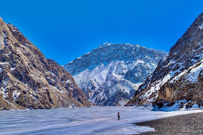 From Samarkand: Day Trip to Tajikistan's Seven Lakes - The final lake, picnic, and optional one-hour walk