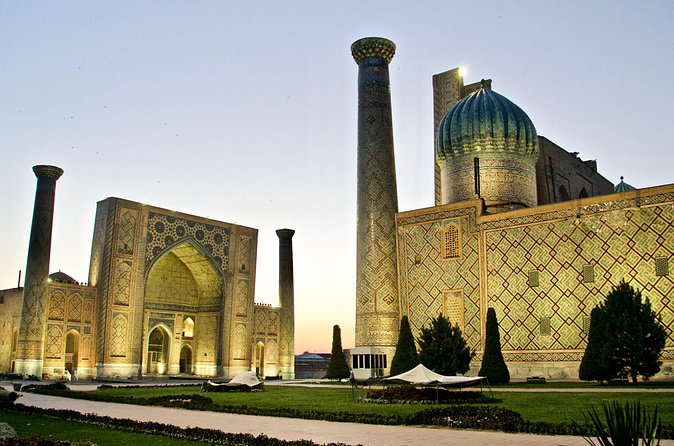 Samarkand City Tour with a Professional Photographer - What the professional photographer option really adds