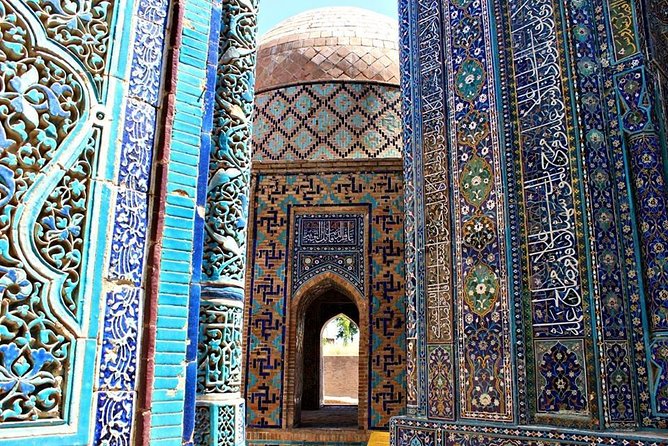 Samarkand day trip - Shahi Zindah, a long corridor of color