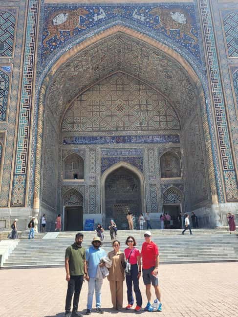 Samarkand Moonlight Tour: A Timeless Night Experience - Siyob Bazaar, Crafts, and Local Dress