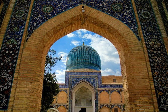 Samarkand Walking Tour - Bibi Khanym and the scale of ambition