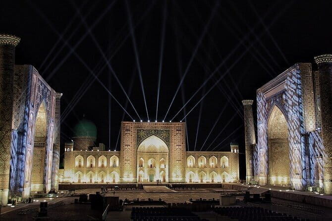 Samarkand Walking Tour - A break for bread at Siyab Bazaar