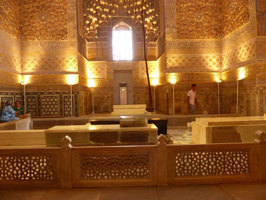 Sunset walking tour of Samarkand - Bibi-Khanym and a famous construction legend