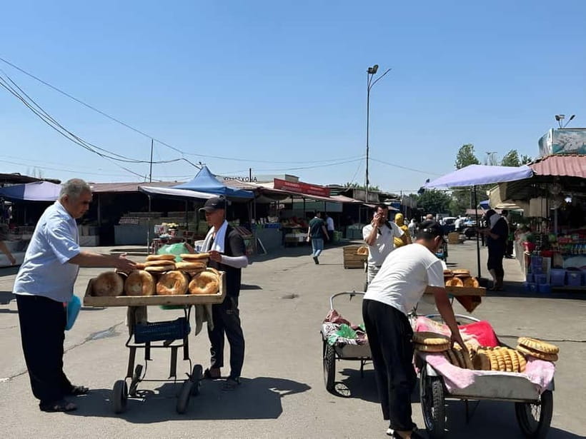 Tashkent: 4 Hour Food Tour and Metro Journey with a Guide - Tashkent Metro: art beneath the city