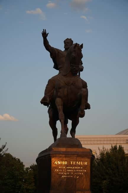 Tashkent city Night Tour with Dinner & Free Pro Photography - The details that shape the evening