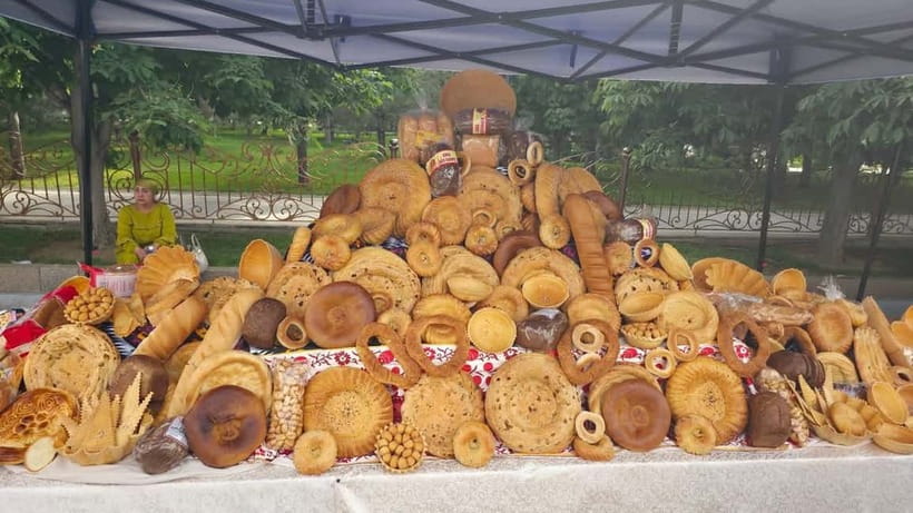 Tashkent: Hidden Gems Walking Tour with Local Snacks - Why this four-hour walk works well in Tashkent