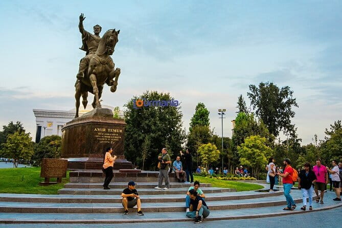 Tashkent: Private Full-Day City Tour on a Premium Car - Chorsu Bazaar under the turquoise dome