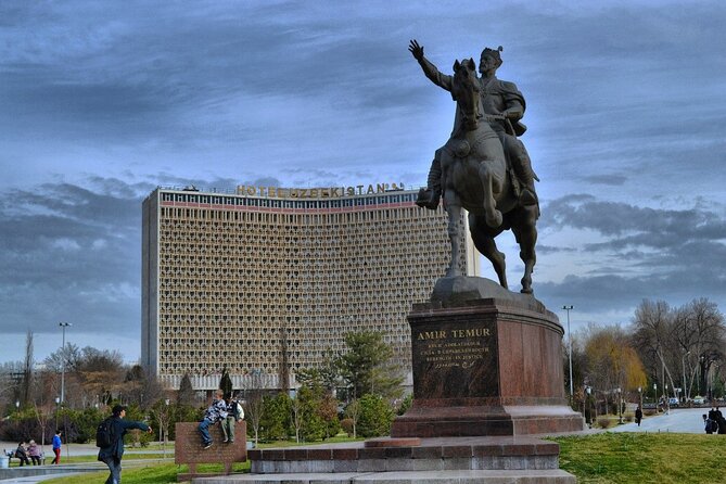 Tashkent Walking Tour - Broadway Alley and Tashkent’s central promenade